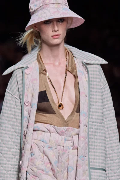 Look 150